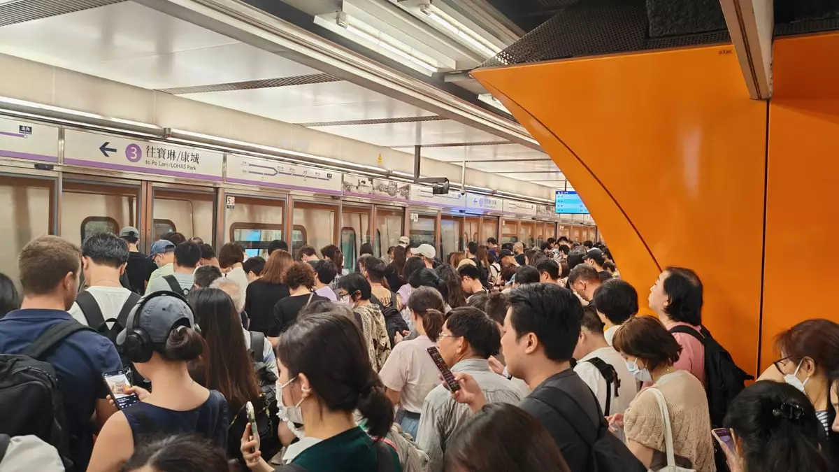林偉強表示,站內人手不足,每個站只有5至6人,難以在短時間內疏散眾多乘客。資料圖片