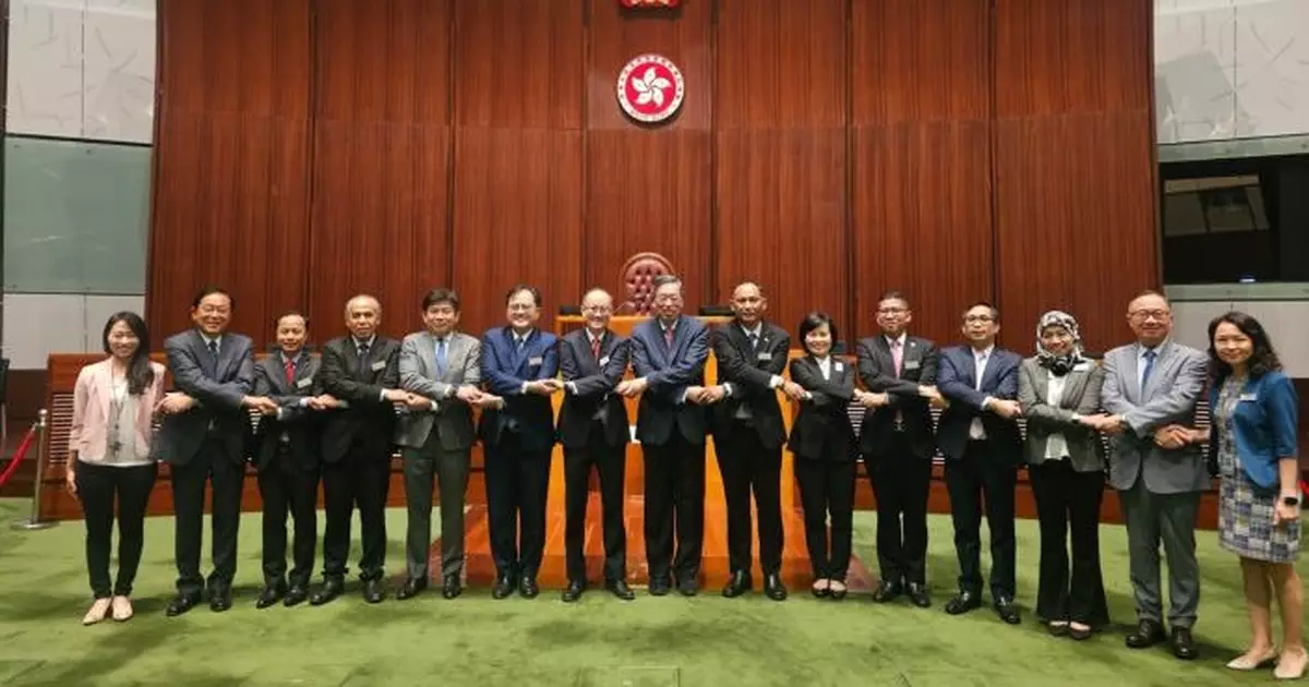 梁君彥與多位立法會議員接待東盟10國駐港領事　