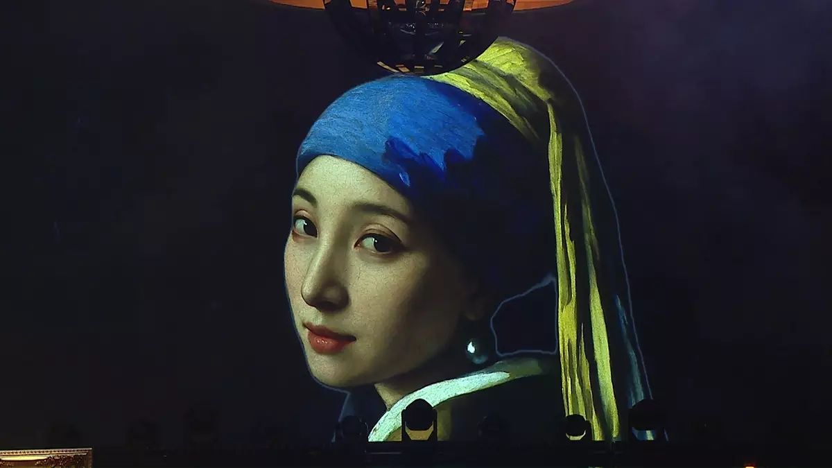 海兒與「戴珍珠耳環的少女」畫作完美融合。