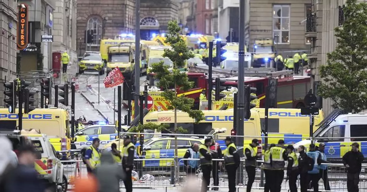 利物浦英超奪冠巡遊發生汽車撞人事故27人傷 警方稱事件不視為恐襲