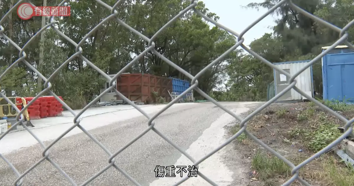 青衣地盤有重型貨車突溜後　男司機被夾兩車之間送院不治