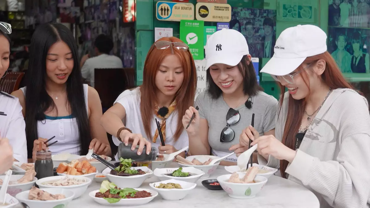 COLLAR品嘗新加坡肉骨茶。