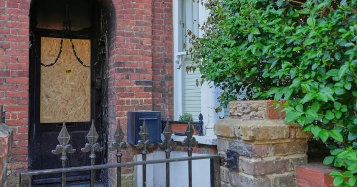 英國首相施紀賢住宅縱火案 警方於機場拘捕第二名疑犯