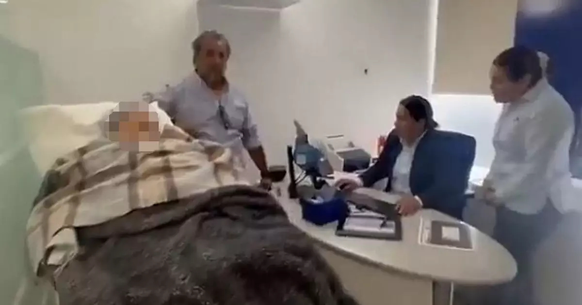 墨西哥96歲癱瘓婦領退休金遭拒 家屬無奈抬人親赴銀行做認證