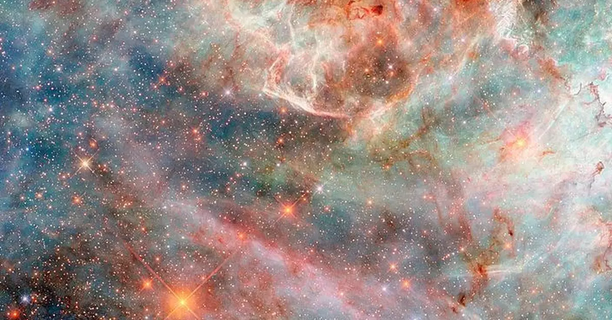 距地球16萬光年 哈伯太空望遠鏡拍到色彩鮮豔星系像「棉花糖」