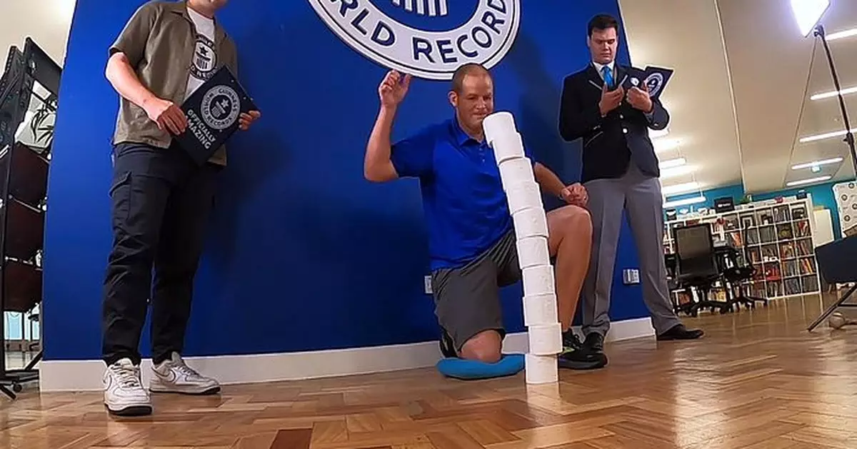 僅以0.07秒破舊紀錄 美國男單手疊10卷廁紙速度世界最快