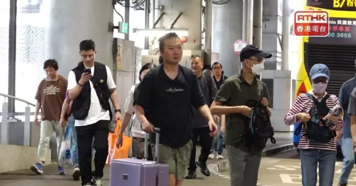 截至下午4時近52萬人次出入境　出入境人數相若