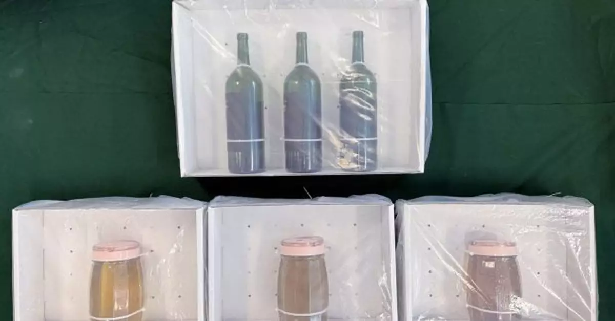 一名男子及三名入境旅客分別涉藏有液態可卡因及大麻花被捕