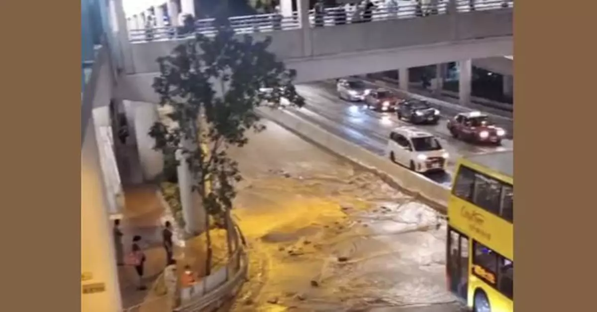 鳳德道及蒲崗村道直徑450毫米食水管滲漏　水務署提供臨時供水