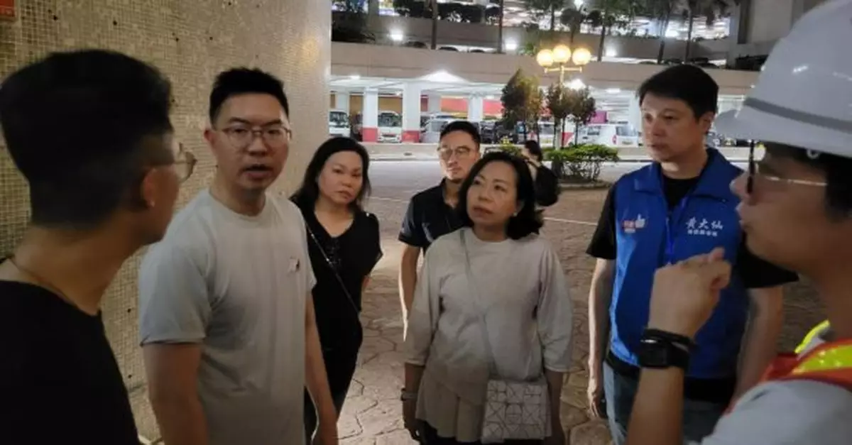 區議員及關愛隊支援鳳德道食水管滲漏　麥美娟稱會續完善應急協作