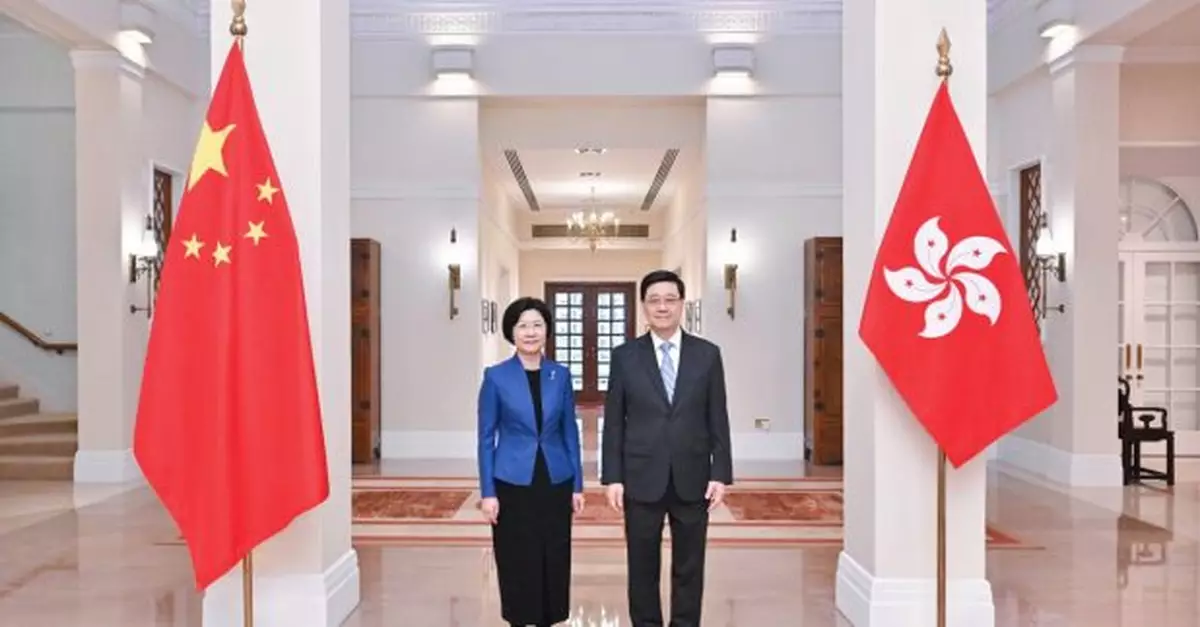 李家超冀與內地海關在通關　打擊走私販毒及便利商貿緊密合作