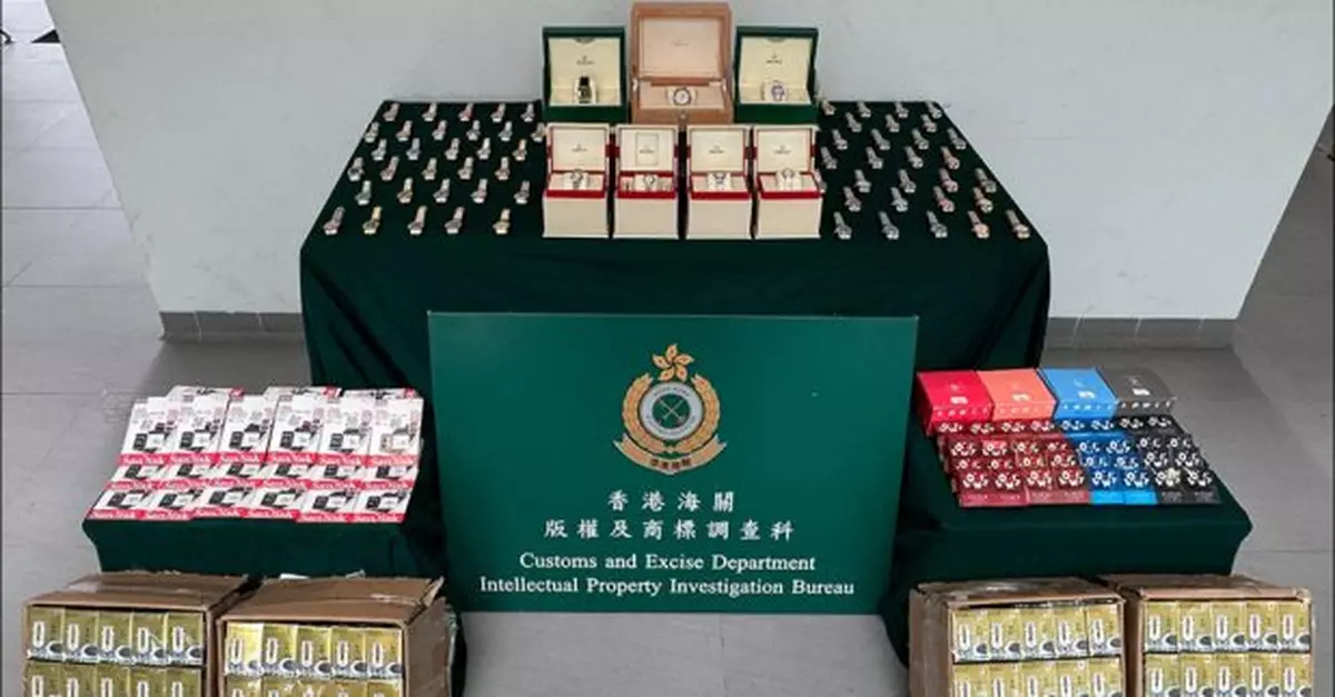 海關於港珠澳大橋香港口岸檢獲逾千件懷疑冒牌貨等　拘1名男子