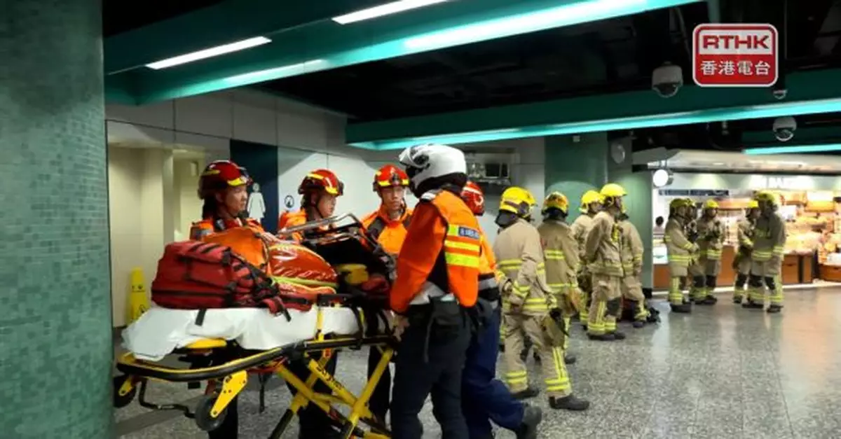 港鐵鰂魚涌站外多架消防車及救護車戒備　一批消防員一度進入月台