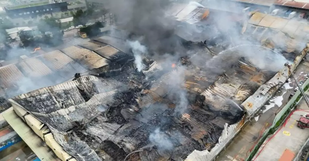 洪水橋厦村貨倉三級火火勢已被包圍