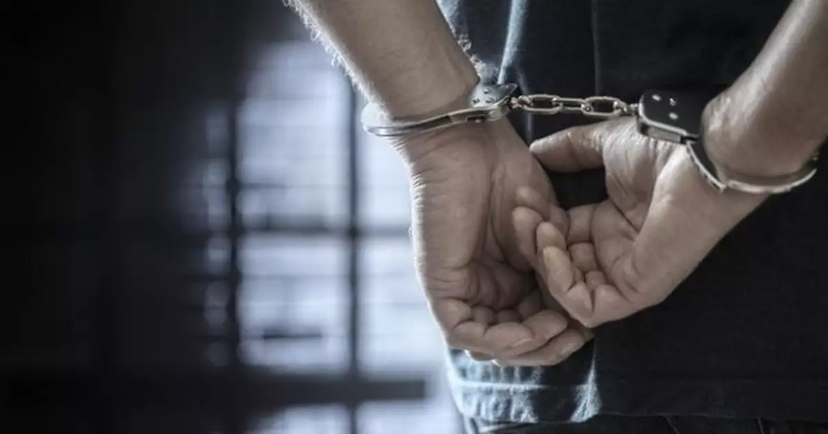 挖洞2日越獄遭卡住 巴西囚犯獲消防破牆救出瘀爆收場