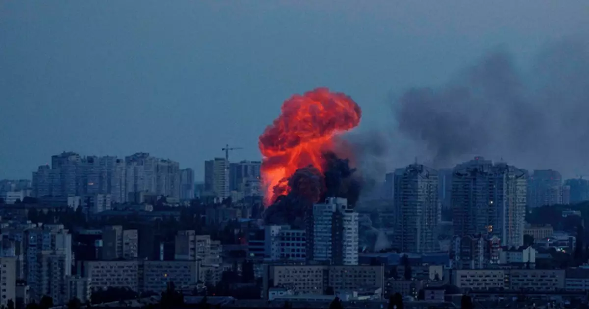 俄羅斯大規模空襲烏克蘭　有住宅大樓被擊中6人受傷