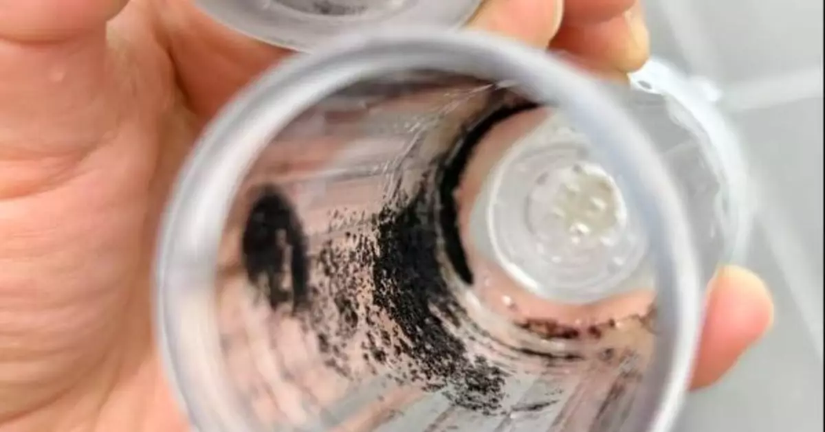 水務署：皇后山邨食水黑色沉積物大部分為瀝青 不溶於水對人體健康無害