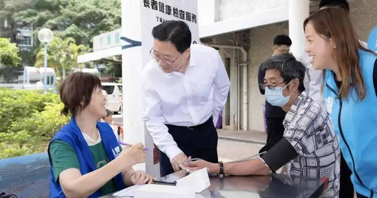 周霽到婦女中心及社區會堂調研 了解社區工作情況和市民生活