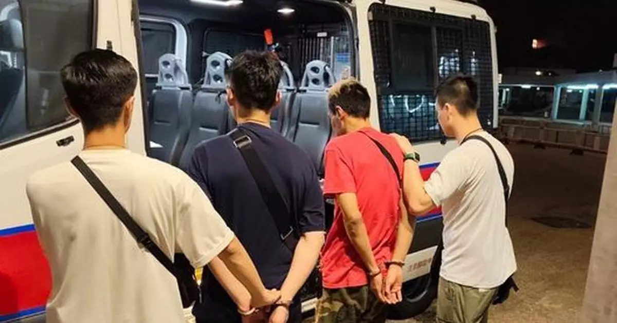 警方將軍澳拘4男女 檢獲市值約5000元電子煙及太空油煙彈