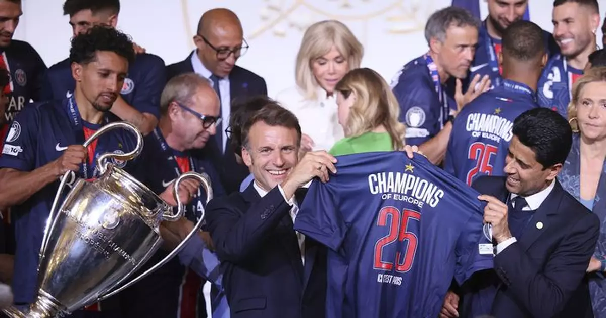 馬克龍愛麗舍宮接待巴黎聖日耳門隊員 譴責慶祝勝利演變成暴力衝突