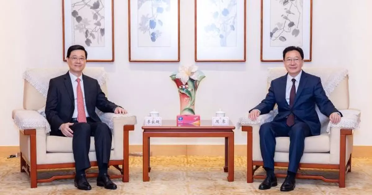 周霽於中聯辦會晤李家超　強調依法履責全力支持服務香港實現更好發展