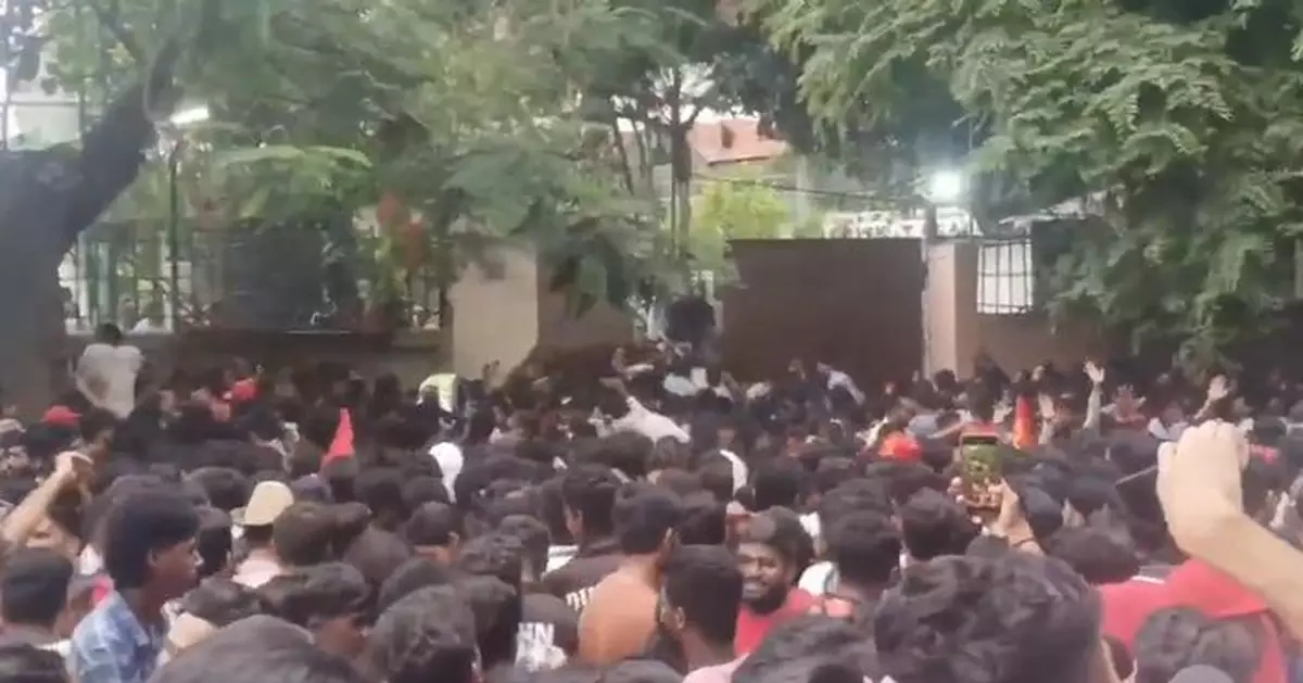 印度班加羅爾板球場外人踩人事件 增至最少11死50傷