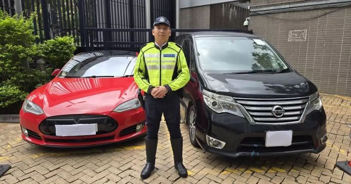 警方「放蛇」打擊白牌車 截獲兩司機涉非法載客取酬