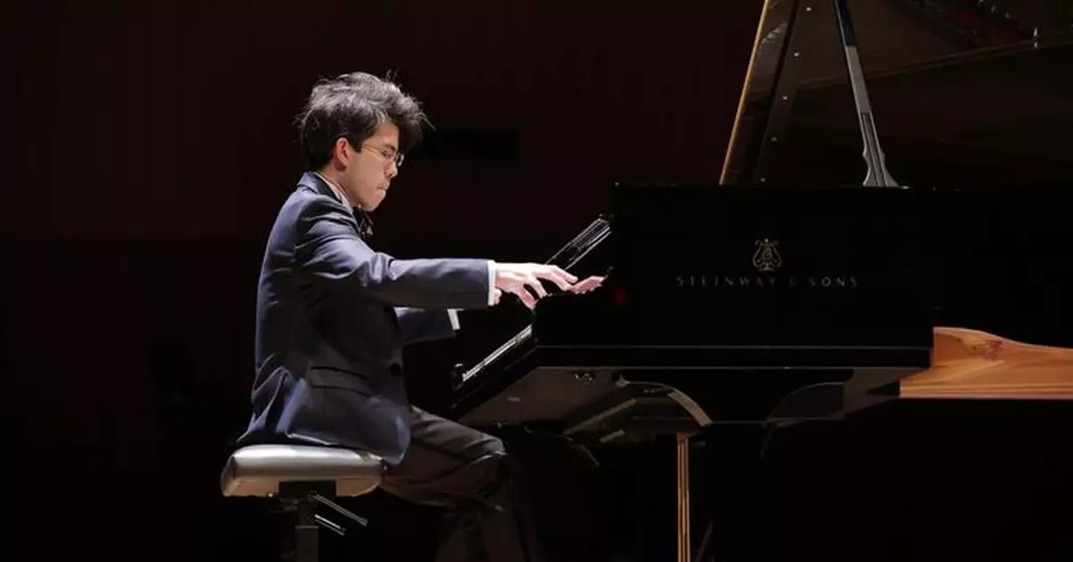 李家超對沈靖韜獲殊榮感自豪高興 政府會努力促成其在港舉辦演出