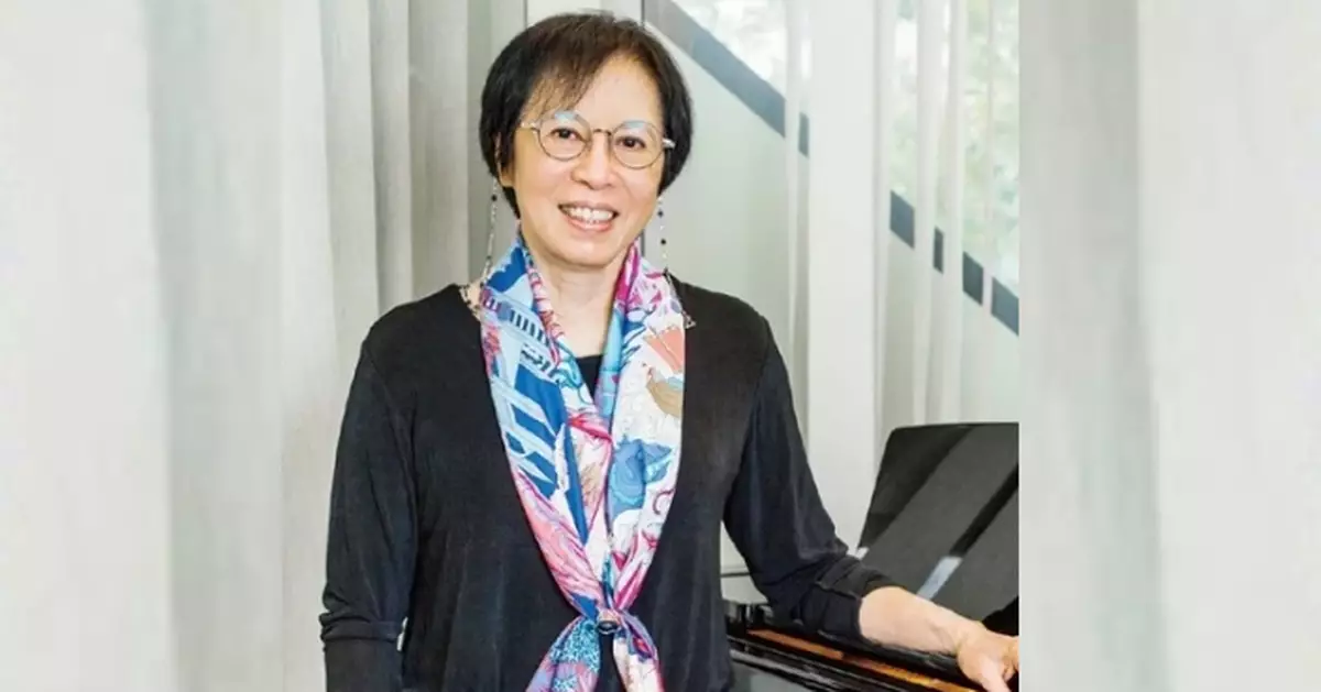 沈靖韜師承導師黃懿倫  老師指其自幼天份高 得獎反映本港有能力培養世界級人才