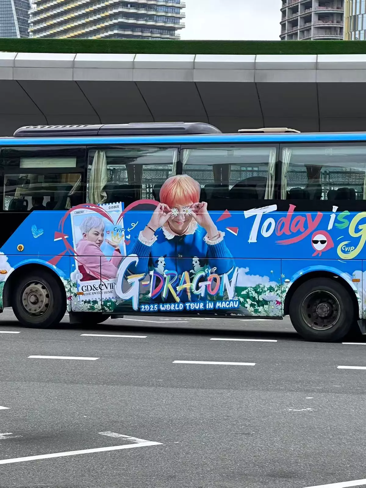 有粉絲群組自發租用旅遊巴士改造成「GD痛車」。網上圖片