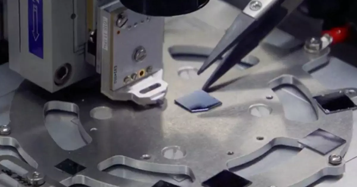 英國物理學家製出全球最小小提琴 不用顯微鏡就看不見