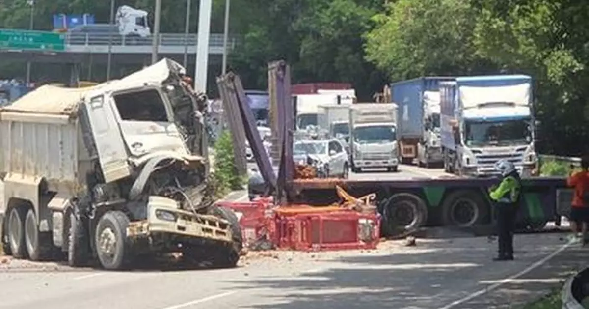 新田公路3車相撞 涉泥頭車貨車及私家車 3人受傷送院