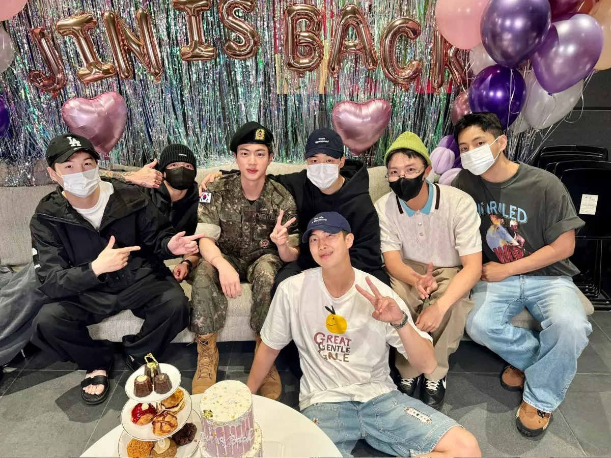 BTS再次七人合體的指日可待。BTS官方X圖片