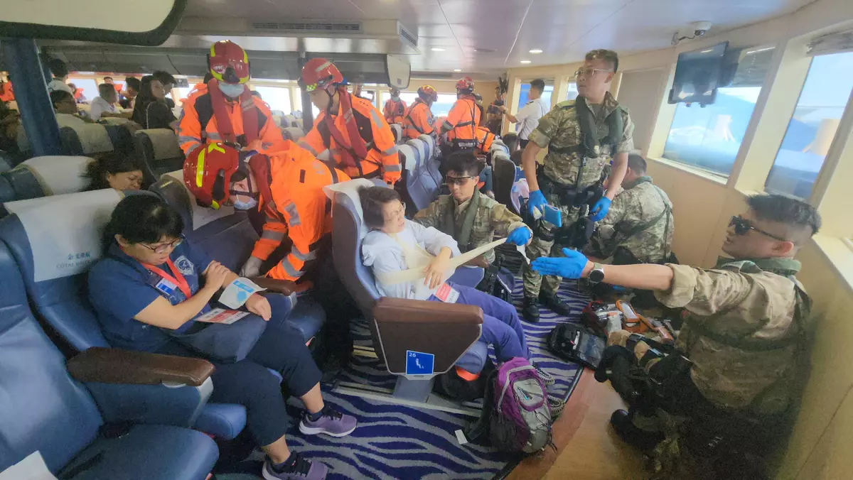 海事處聯同粵港澳搜救單位及部門 南丫島對開海面進行搜索救援演習