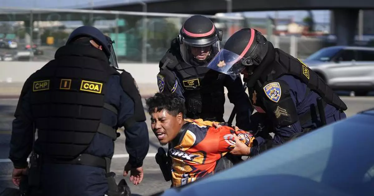 洛杉磯警方指當地星期二晚逾20人被扣查 主要涉違反宵禁令