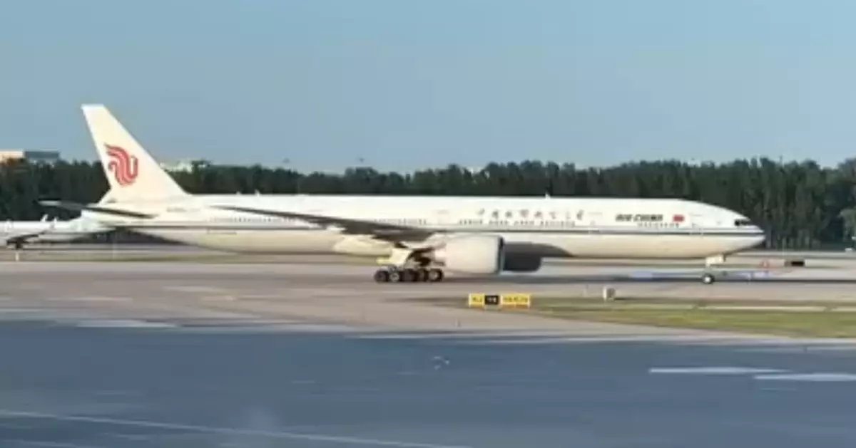 首架由伊朗撤離中國公民客機抵達北京機場