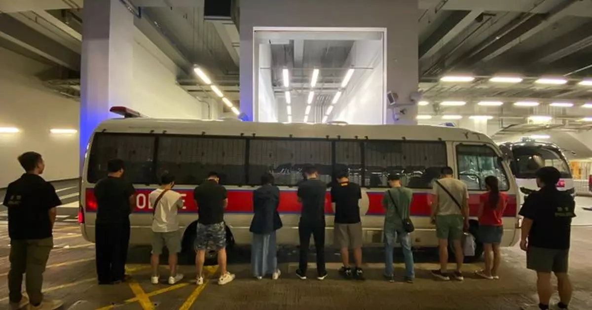 警方油麻地搗破非法賭檔 拘9名賭客及一名女負責人