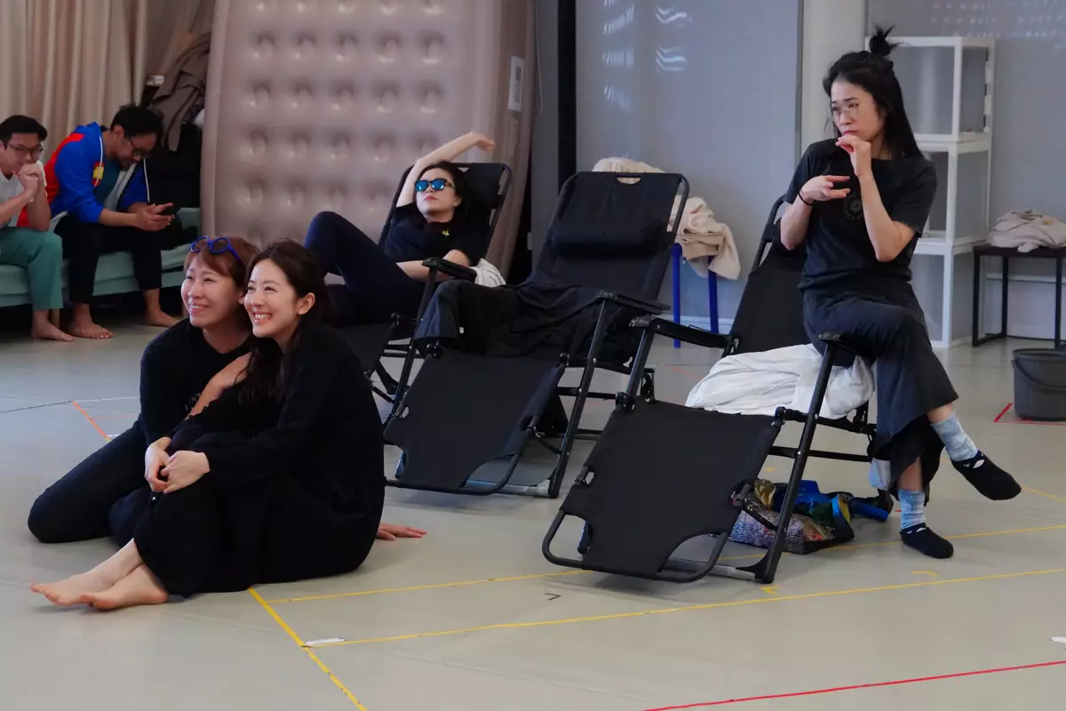《妻迷Yerma》改編自西班牙文學大師費德里科·加西亞·羅卡(Federico García Lorca)的經典劇作,探討女性在婚姻與社會壓力下的執迷與崩潰,劇情深刻虐心,勢必成為年度舞台劇焦點。