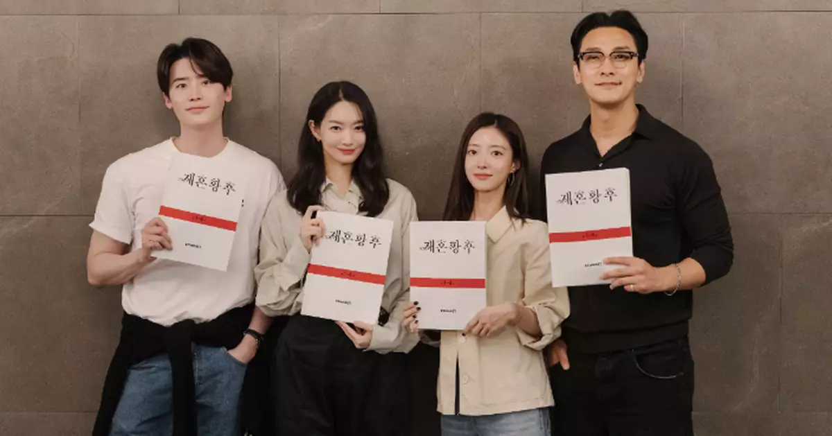 《再婚皇后》公開圍讀花絮照 申敏兒、朱智勛、李鍾碩、李世榮黃金陣容引期待