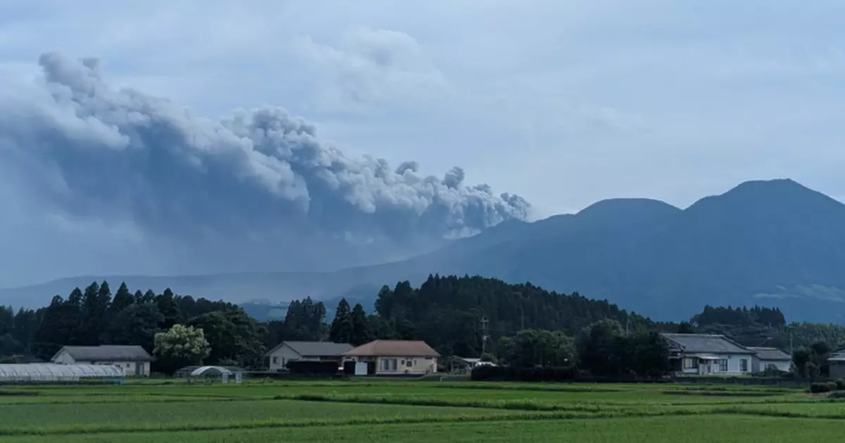 日本九州新燃岳火山噴發 未有傷亡報告
