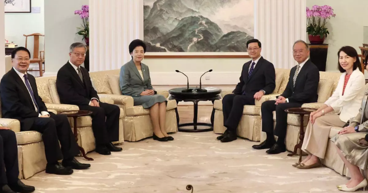 全國政協副主席咸輝來港指導 與李家超等禮賓府座談