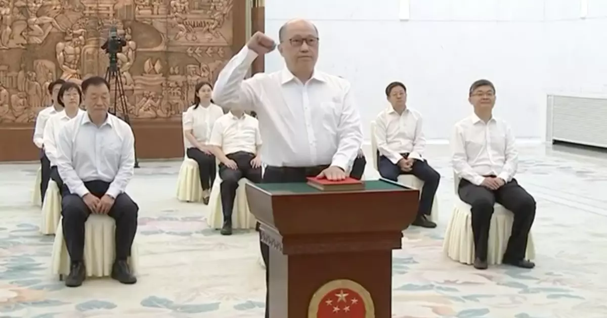 獲任命為全國人大教科文衛委員會副主任 鄭雁雄宣誓就任