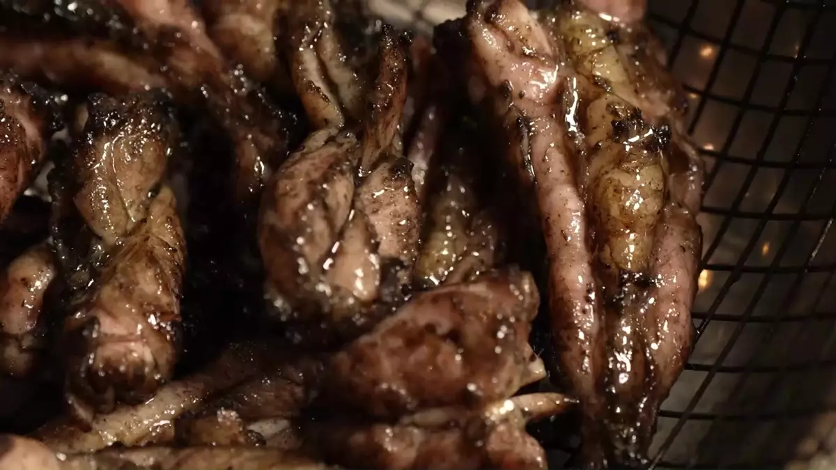 黑媽媽炭燒雞肉