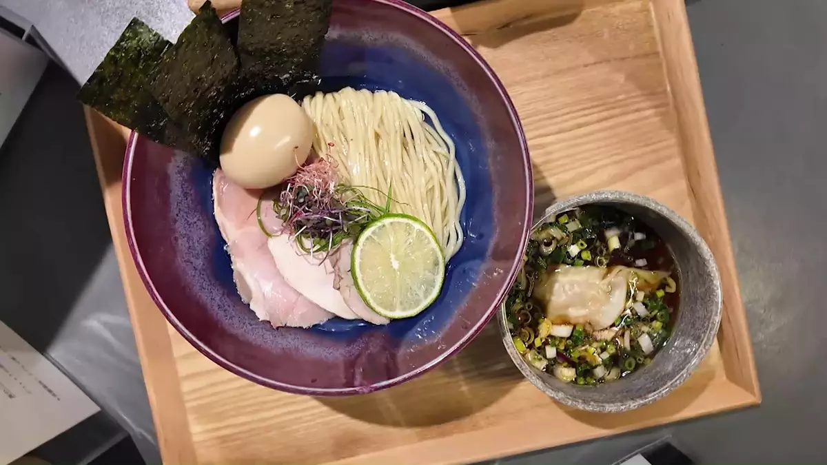 昆布水沾麵,仲有好多調料任你揀。