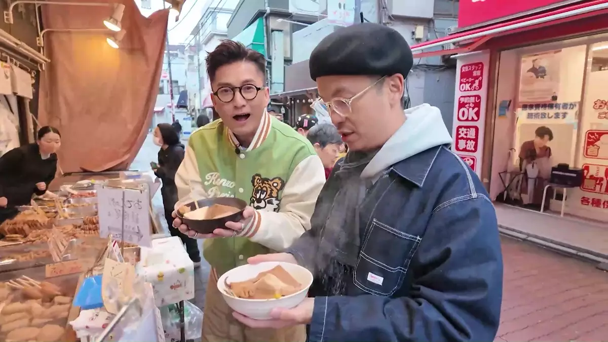 山聰同Meter陳方藤都有品嚐街頭美食。