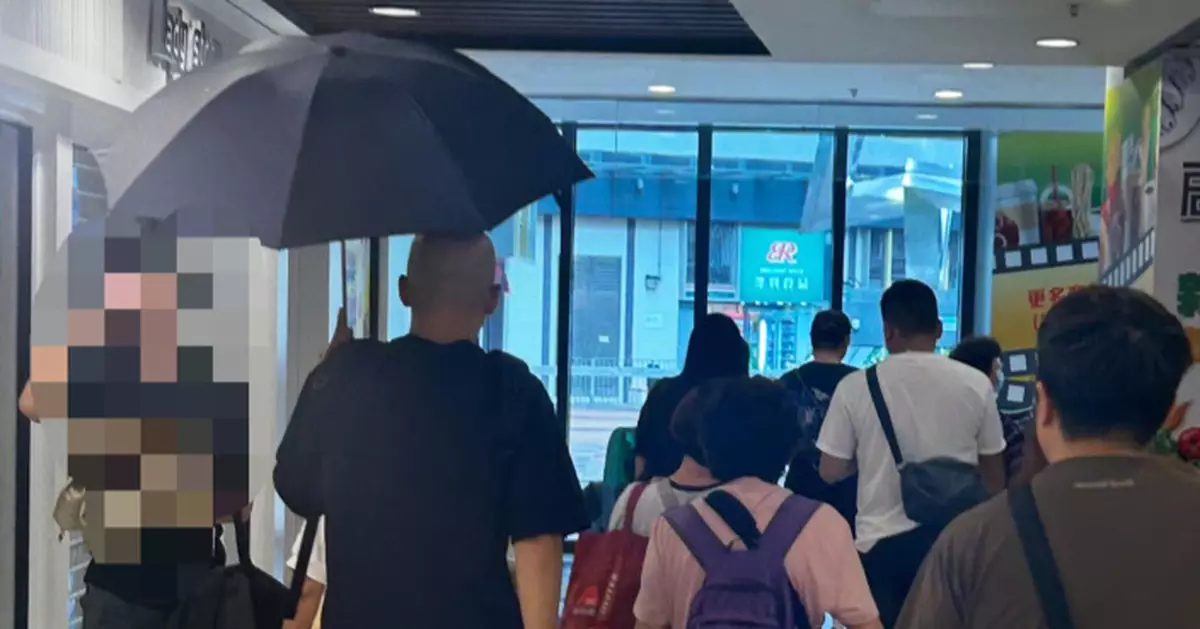 港男公審光頭男擔遮行商場 怒斥：人類真係冇極限 網民：真正無髮無天