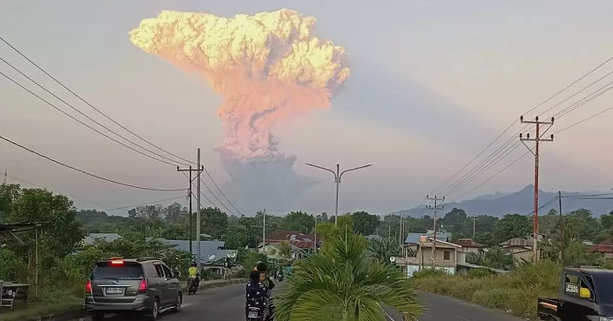 印尼火山再噴發！火山灰雲「直衝11km高空」數十往返峇里島航班受影響
