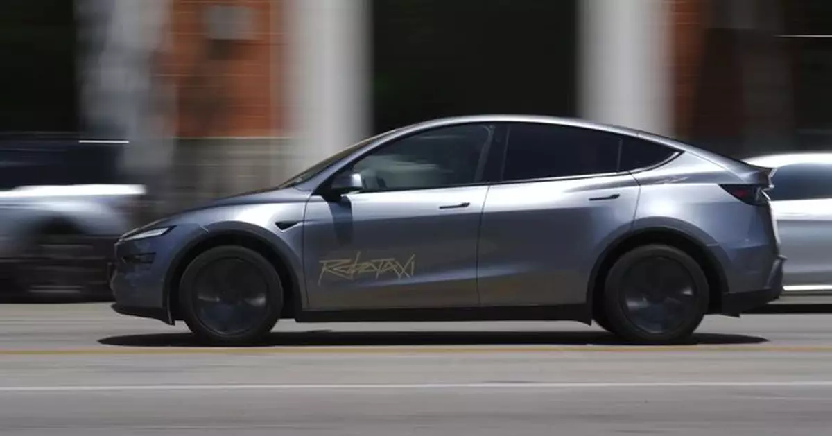 特斯拉Robotaxi首秀出事！網傳實測影片現「逆向行駛、急煞亂停」