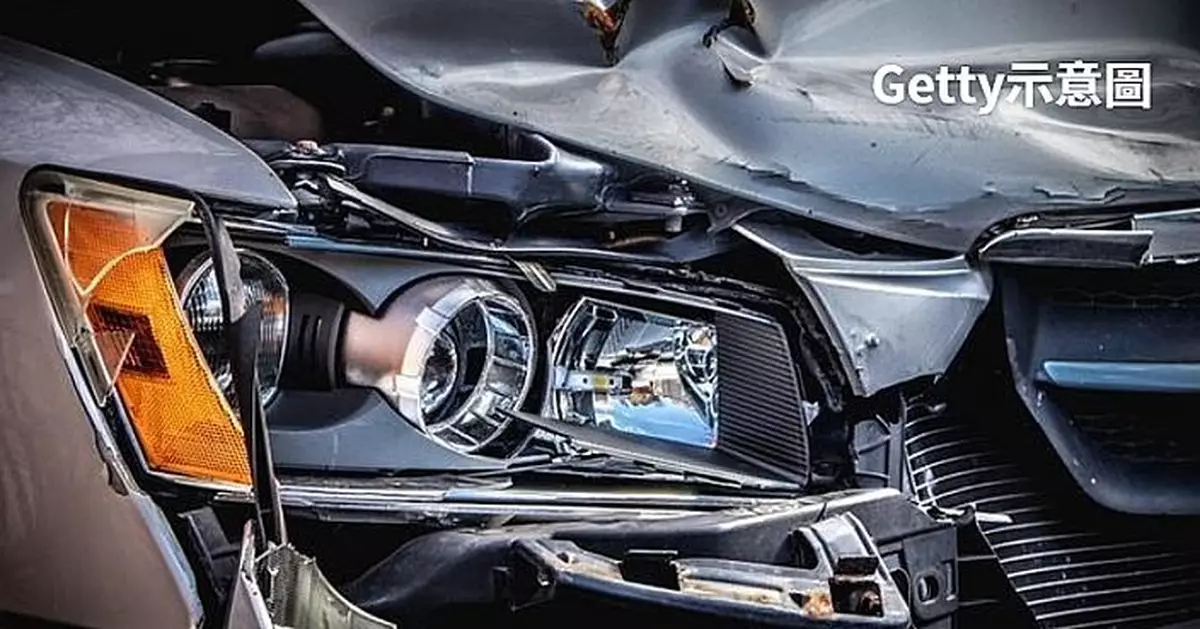 學車疑誤踩油門連人帶車墜12米高架 美15歲少女重傷坐副駕爸爸身亡