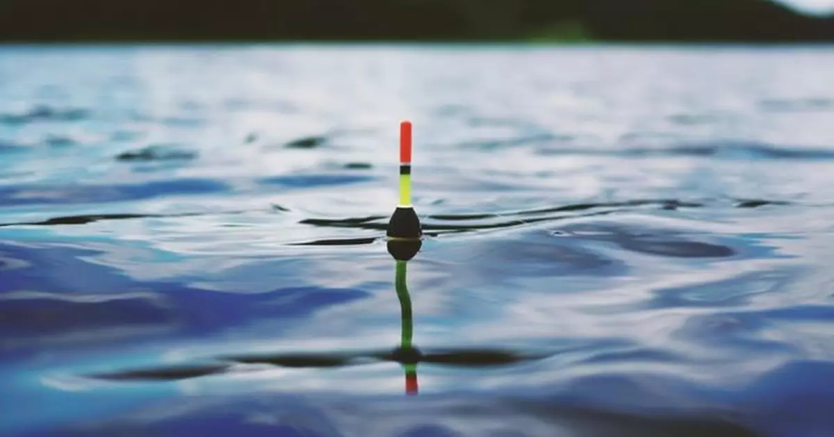 加州少年出海釣起28.9KG巨型海鱸魚 有望刷新青少年釣魚紀錄